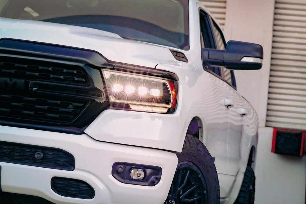 NOVA-SERIES PROJECTOR HEADLIGHTS