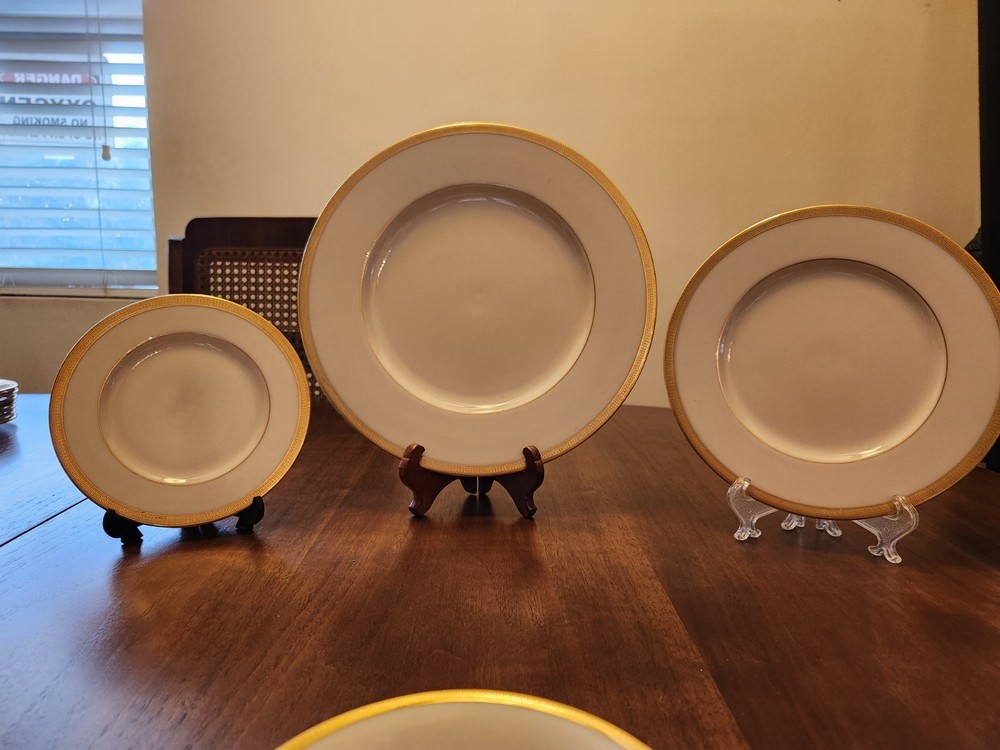 LENOX Flawless China Tuxedo Pattern 60 Pieces