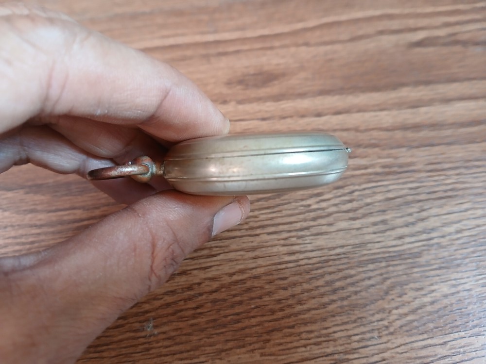 Rare vintage dial operating pocket compass (WWI).