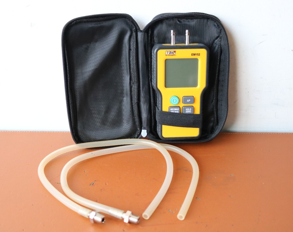 UEI EM152 Differential Digital Manometer