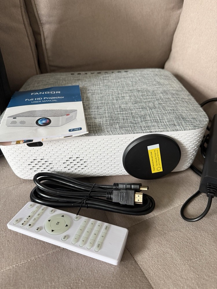 FANGOR Projector Full HD Model F-701