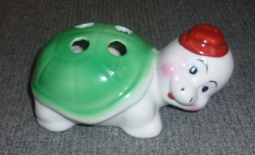 Vintage Ceramic Figural "Happy Turtle" TOOTHBRUSH HOLDER