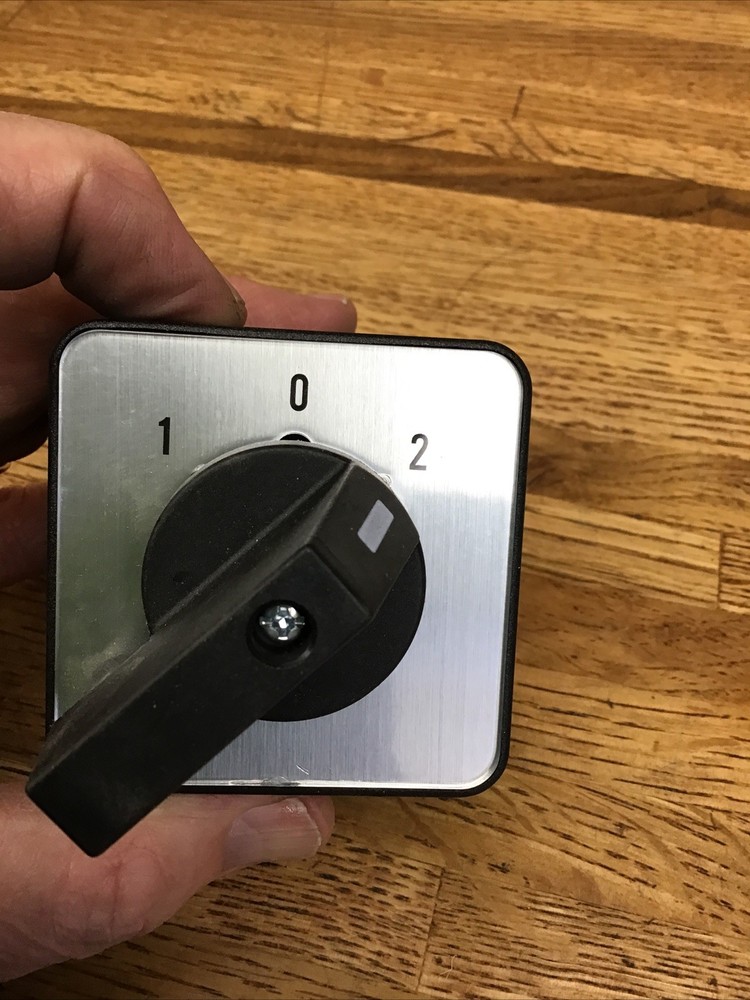 Rotary Cam Changeover Switch LW26-32/2