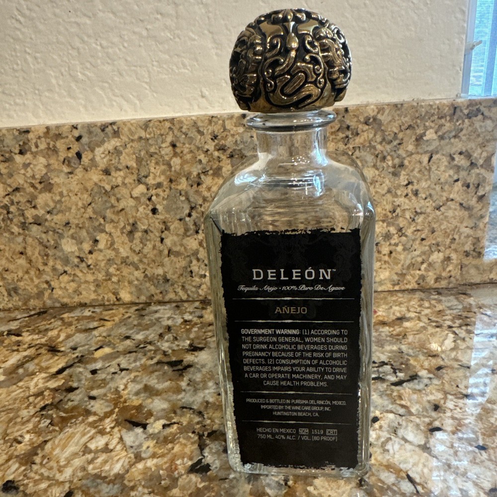 NWOB Empty DELEON Tequila Platinum Bottle Heavy Decanter Skull Cap