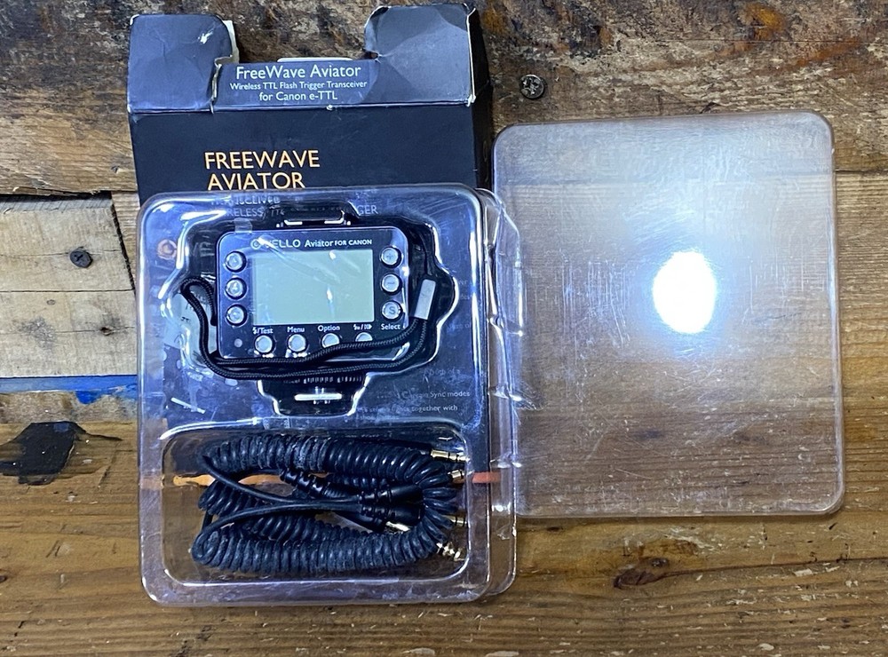 Vello FreeWave Aviator Wireless Flash Trigger Transceiver for Select Canon