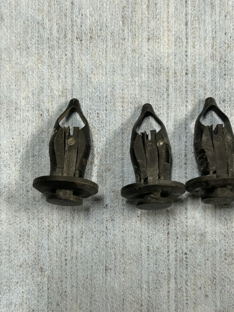Radiator Support Baffle Clip 2004 Grand Prix