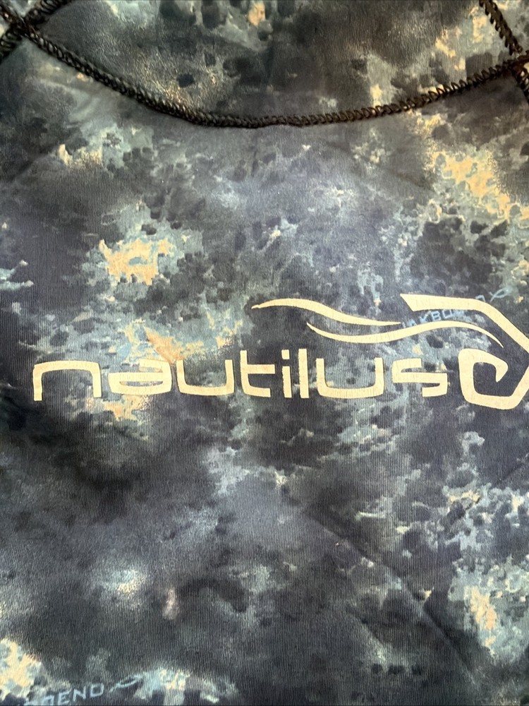 Nautilus spearfishing wetsuit jacket in a blue camouflage pattern Small