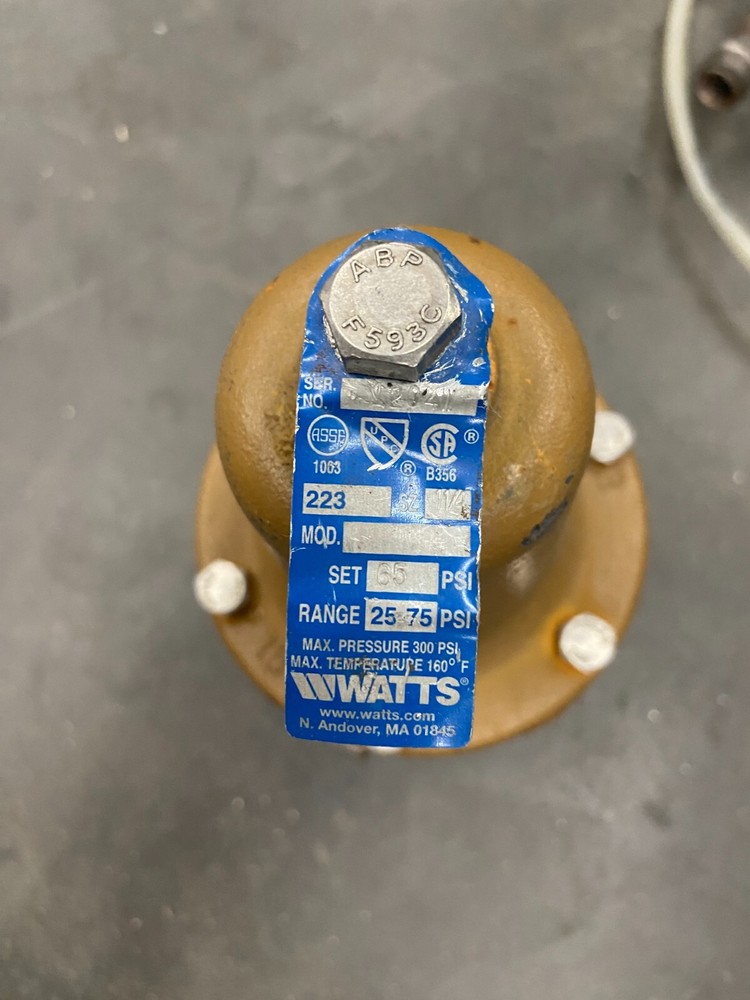 WATTS 223 Pressure Reducing Valve 1-1/4" NPT / Set @ 65-psi / Range 25-75 psi