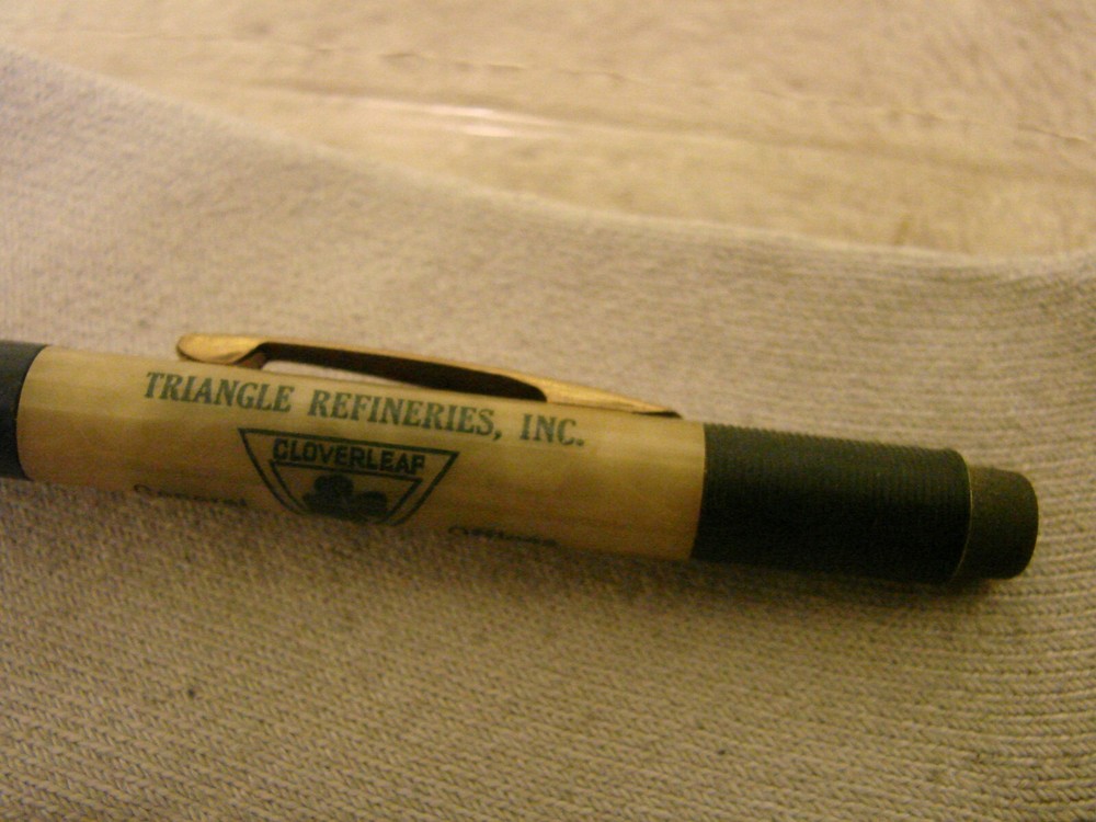 TRIANGLE REFINERIES COVERLEAF HOUSTON TEXAS MECHANICAL PENCIL OLDER FINELINE PEN
