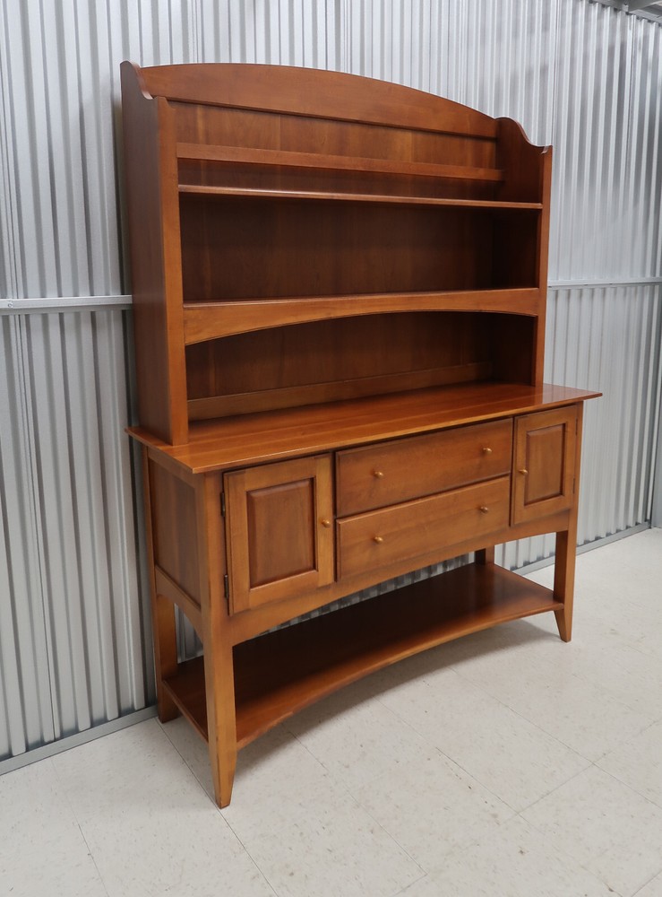 Thomasville '' Impressions'' Cherry Sideboard With Hutch