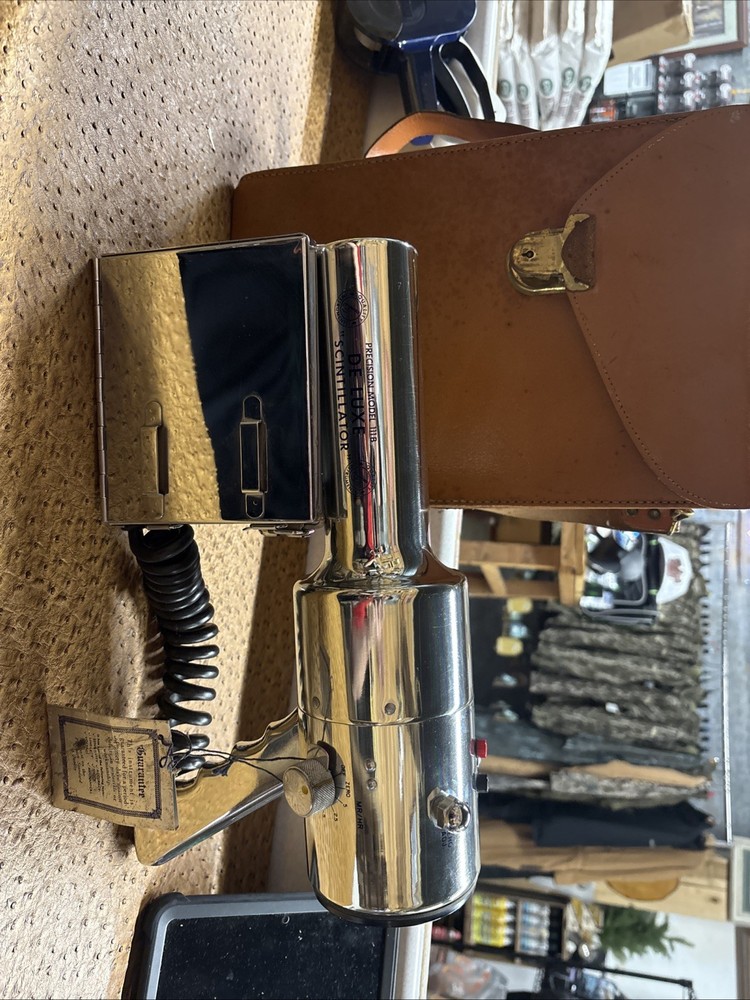 SCINTLLATOR PRECISION MODEL 111B SYSTEM With Original Case