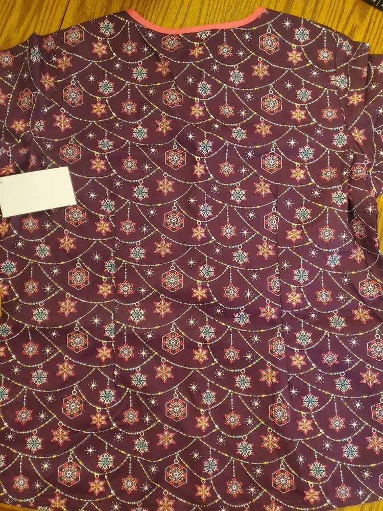 UA Snowflake Scrub Top Lg!! NWT!! Purple