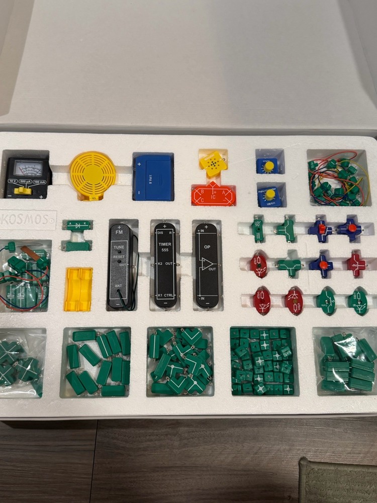 Thames & Kosmos Electronics Advanced Circuits Educational Science Kit
