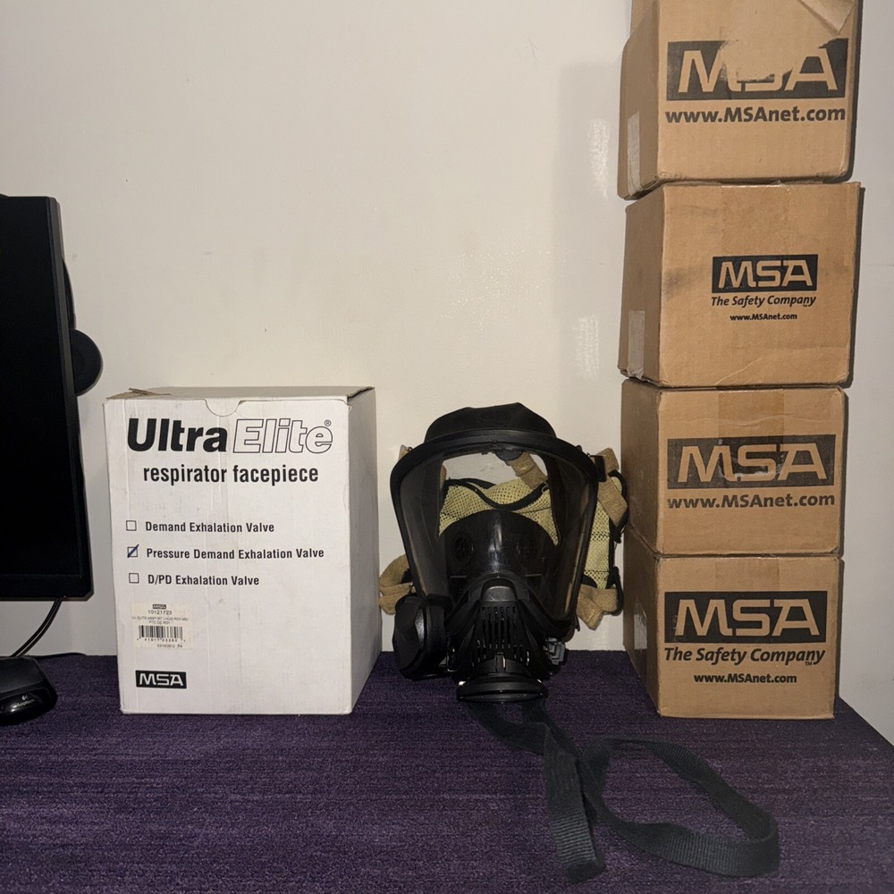 MSA Medium FACE MASK 10121723 Floor Model  +4 filters