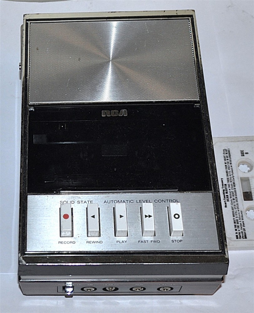 RCA CASSETTE RECORDER PLAYER UNKNOWN MODEL GOOD SCHOOL SURPLUS