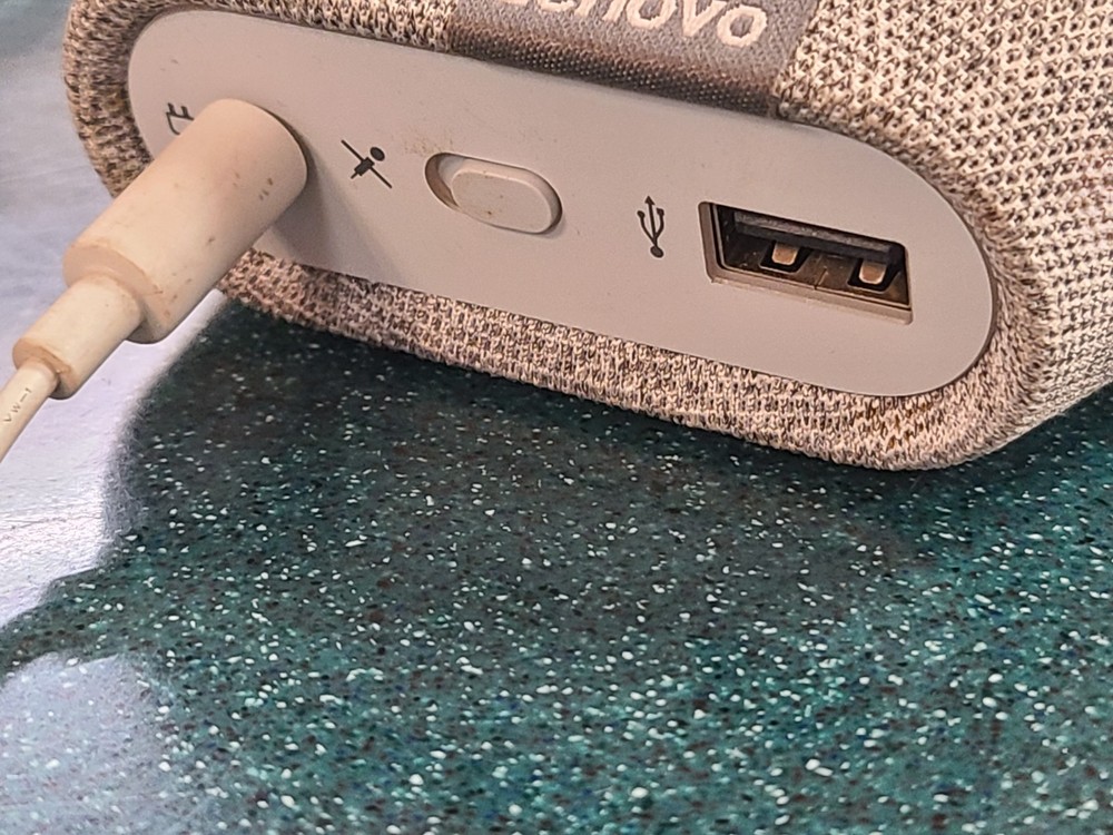 Lenovo CD-24501F Smart Clock w/ Google Assistant – Touchscreen – WiFi