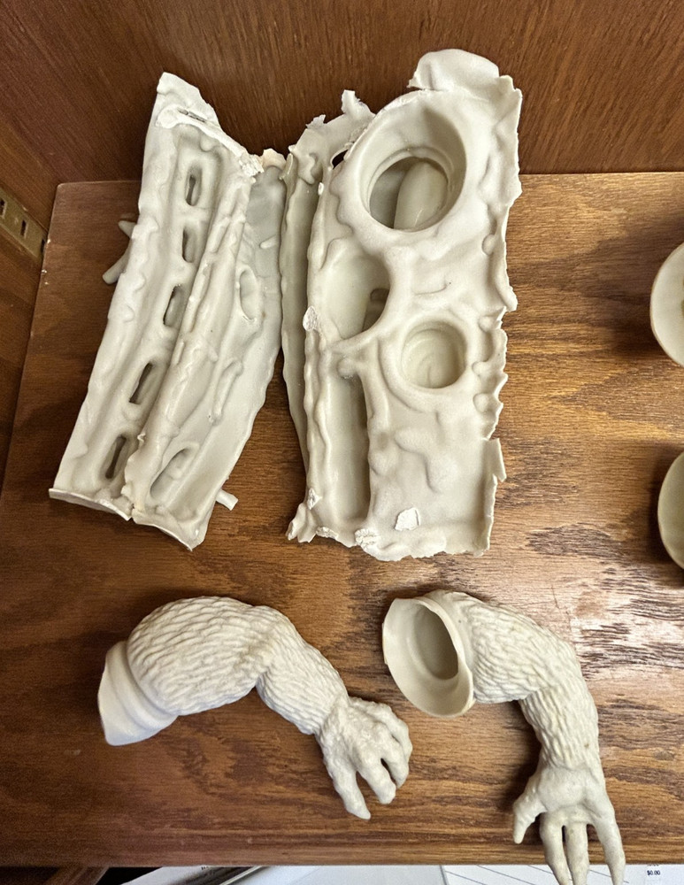 Godzilla Garage Model Kit Plastic Kaiyodo (No Box)