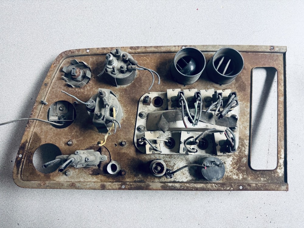 1992 Ford LT9000 Gauge And Switch Dash Panel