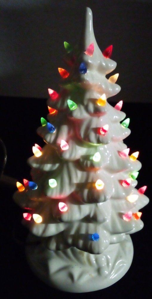 VTG 2 PC CERAMIC CHRISTMAS TREE LIGHTED 12" W/HOLLY BASE COMPLETE & WORKS h