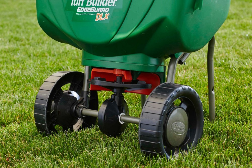 Scotts Turf Builder EdgeGuard DLX Broadcast Spreader