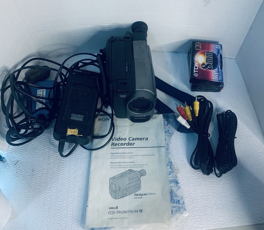 Sony Handycam Camcorder CCD-TRV34 Bundle UNTESTED READ