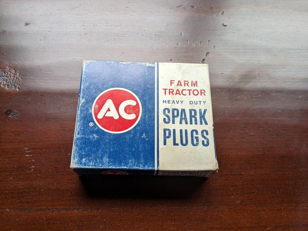GM AC TC88L Spark Plugs NOS (4 Quantity)