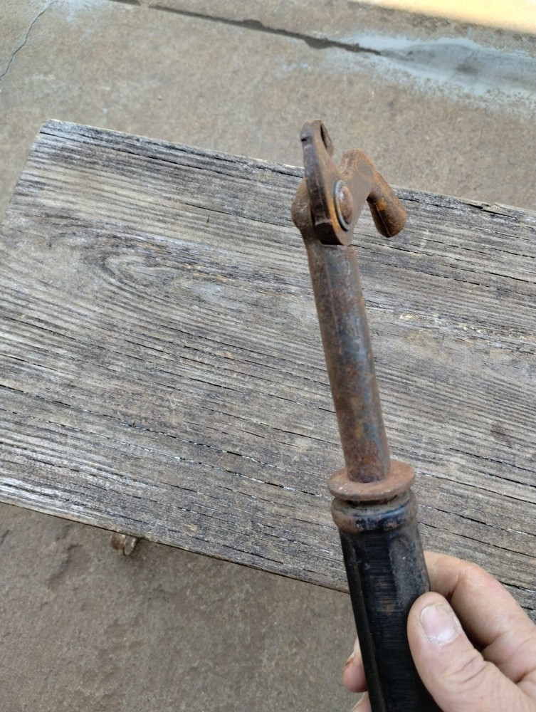 Bridgeport Hardware Jumbo 1905 Cast Iron Nail Puller
