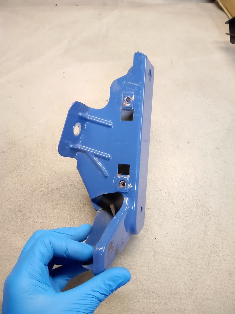 Vivaro Trafic Primastar Front passenger Side Wing Bumper Support Bracket 06-14