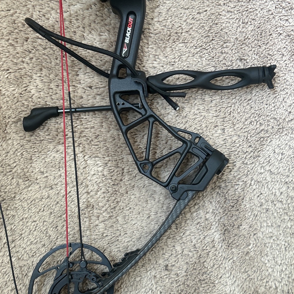 BlackOut Epic Compound Bow RH – Trophy Ridge Sight – Needs String / Repair As-is
