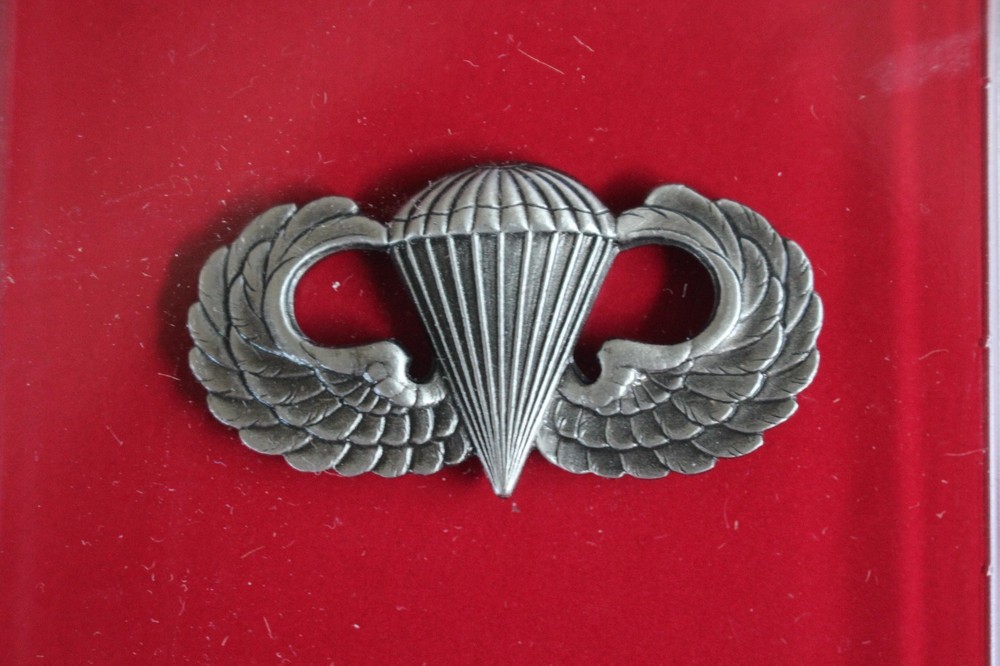 US ARMY UNIFORM FULL SIZE BASIC PARACHUTIST ANTIQUE SILVER QUALIFICATION BADGE