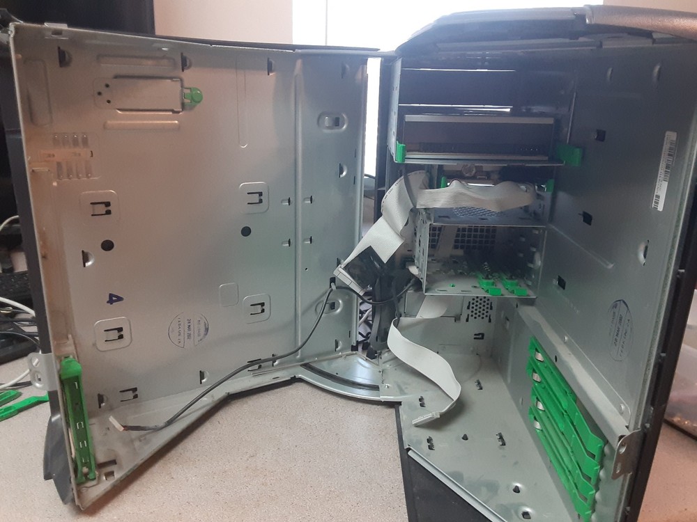 Case ONLY for Dell Dimension 8200 includes Floppy Drive