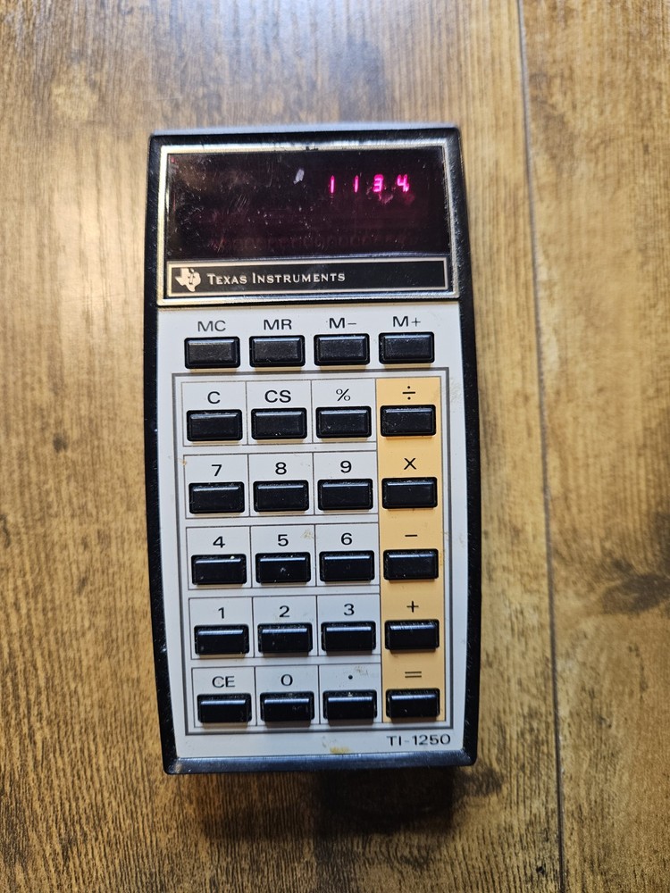Vintage TEXAS INSTRUMENTS TI-1250 Electronic Calculator Memory Red Display & Box