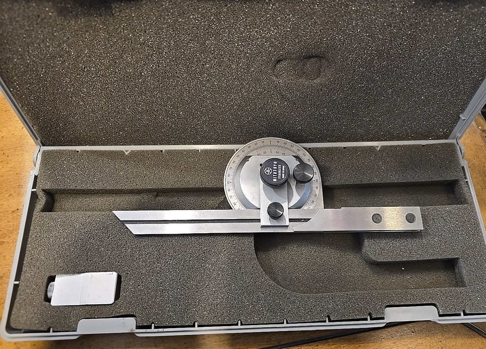 Mitutoyo Universal Bevel Protractor Model 6" Blade w/ case