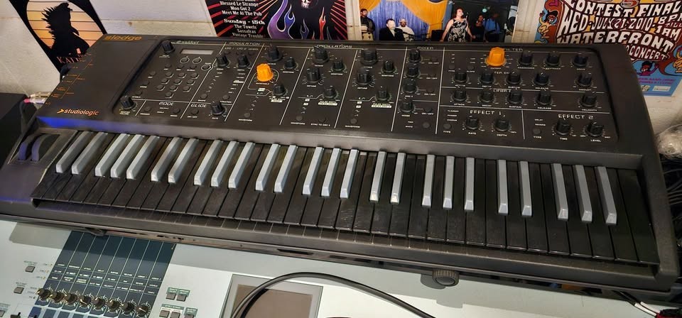 Studiologic Sledge 2.0 Analog Synthesizer (Black Edition)