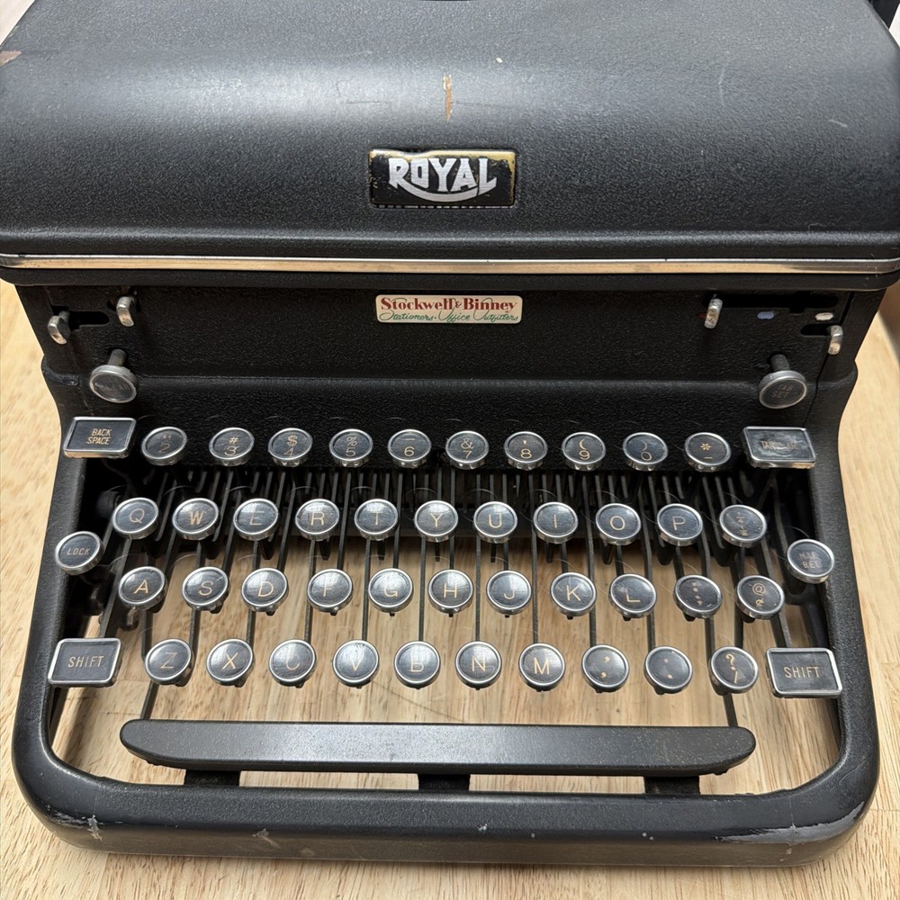 Antique 1940s Royal KMM Magic Margin Typewriter