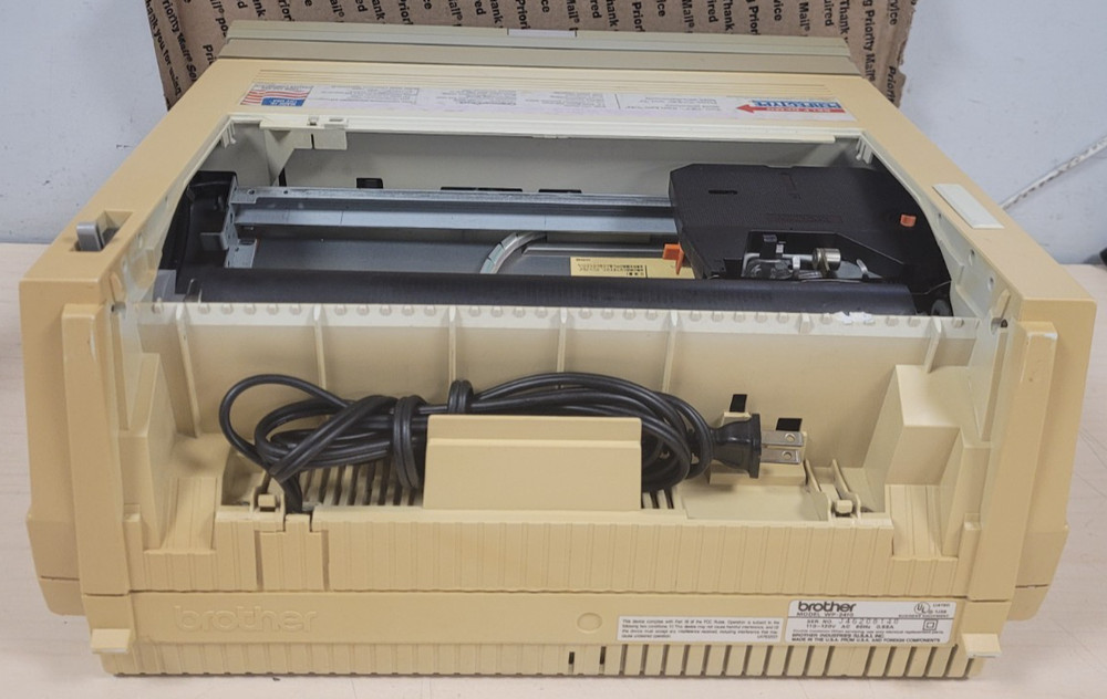 VINTAGE! BROTHERS WP-2410 WORD PROCESSOR MISSING LID (POWERS ON)