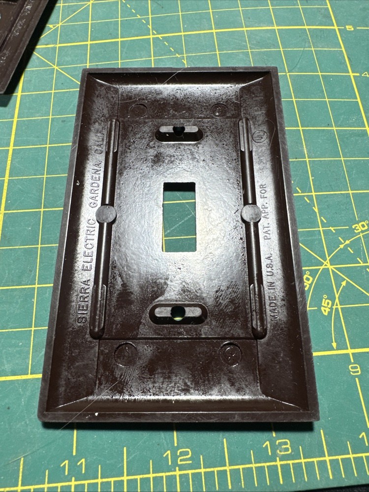 Vintage Brown Bakelite Smoothie Wall Plate Lot- Duplex- Light Switch- Combo