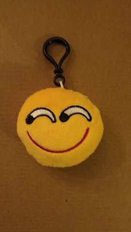 挑选您最喜欢的 Emoji Smiley 钥匙扣/背包夹-