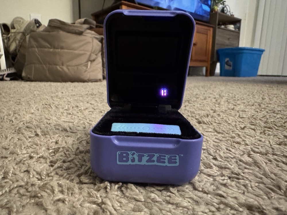 Spin Master Bitzee Digital Electronic Interactive Pet Purple Toy Light Up