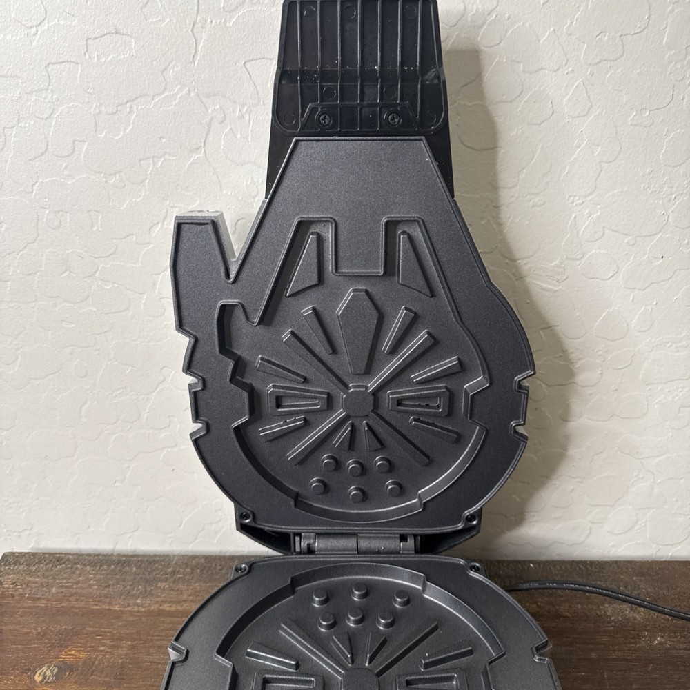 Star Wars Millenium Falcon Waffle Maker Used Very Clean EUC