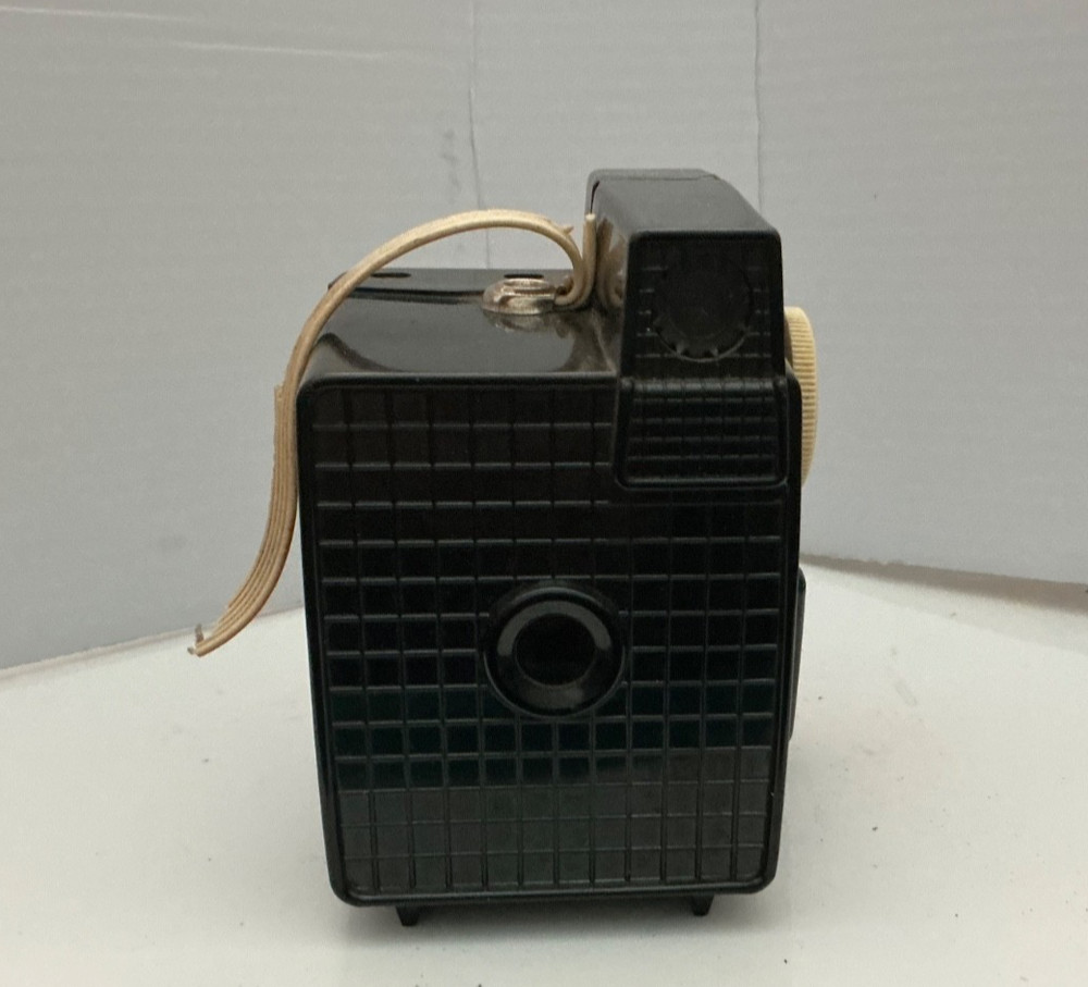 VINTAGE 1950s IMPERIAL DEBONAIR CAMERA WITH FLASH ATTACHMENT UNTESTED
