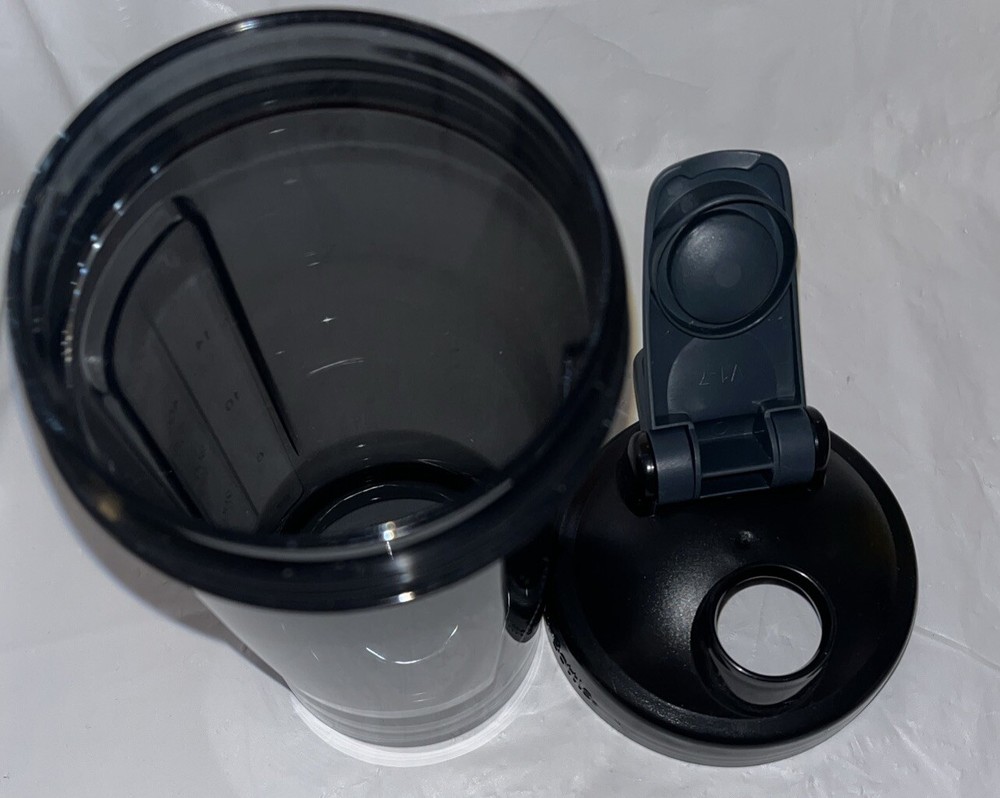 Blender Bottle Pro24 Black w/Loop Top 24 oz EUC FREE SHIPPING