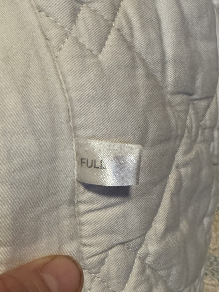 4 saddle pads in this bundle- multiple brands.