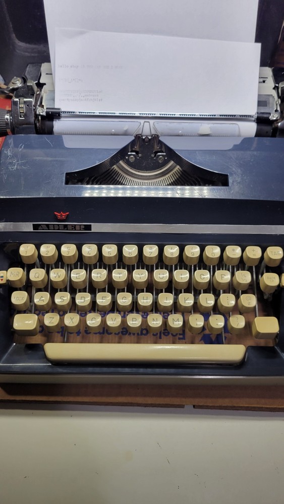 ADLER J5 TYPEWRITER NOTE WITH CASE