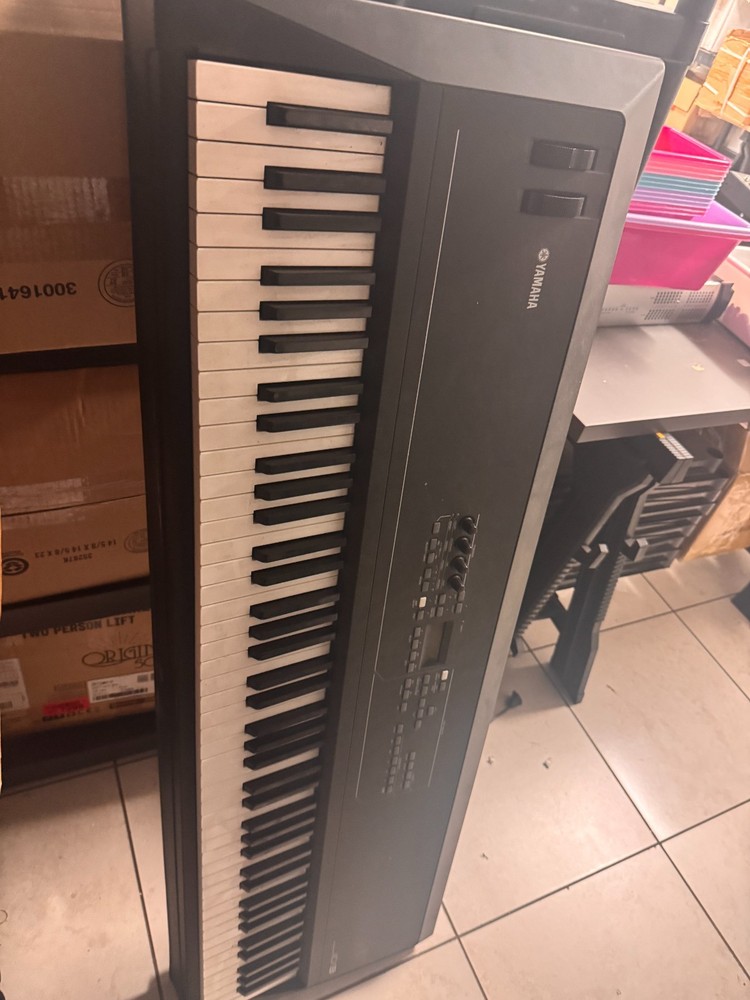 Yamaha kx8 USB/Midi Controller - 88 key