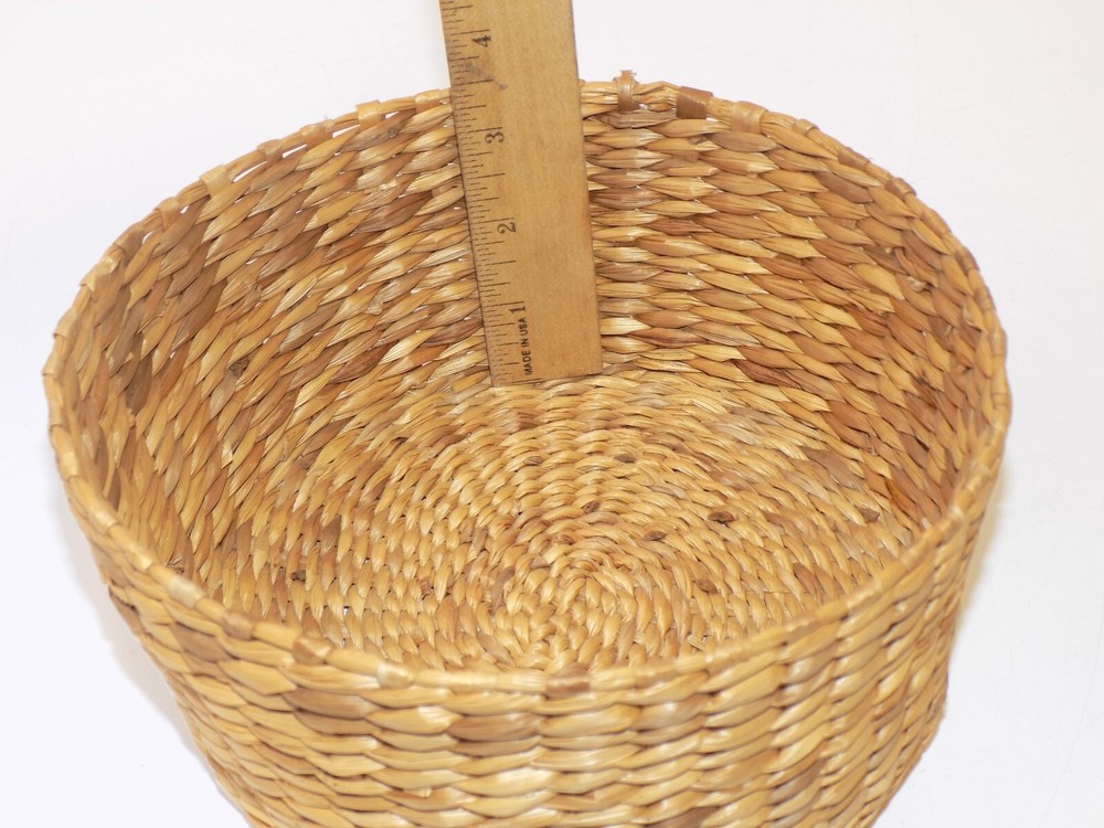 Vintage Grass Straw Basket 7" Diameter Knick Knack Fruit Container Storage