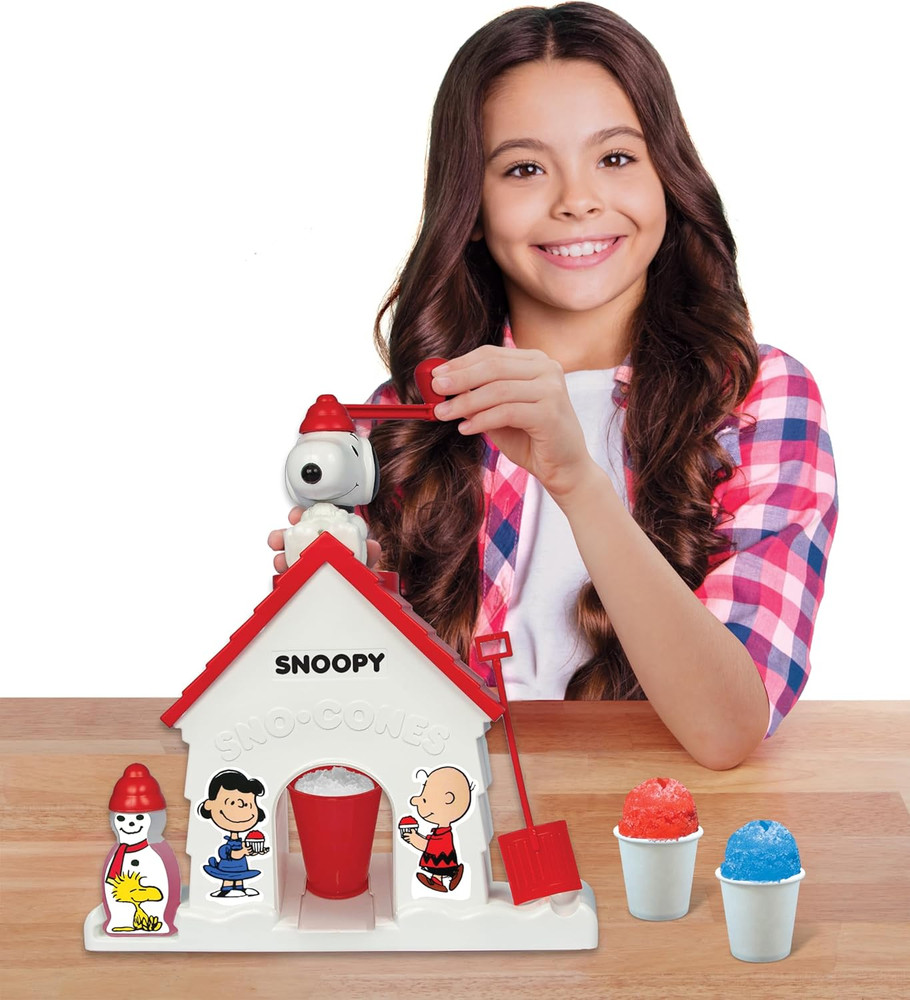 Snoopy Sno-Cone Machine – Snow Cone Maker with Fruit Punch Packet, Ages 6+