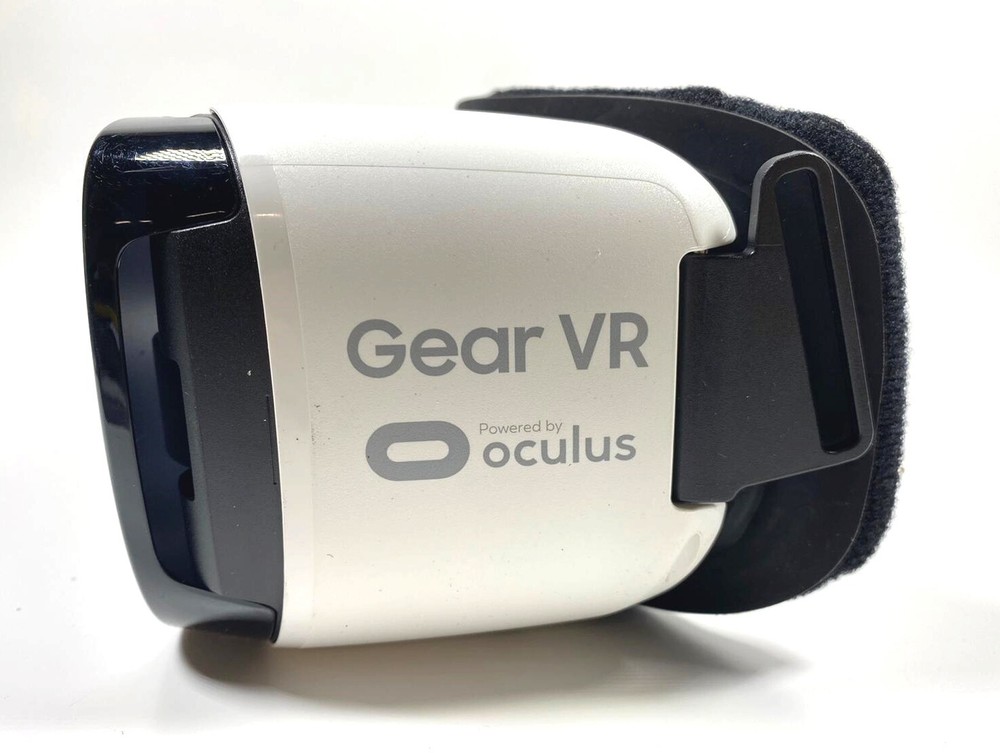 Samsung Gear VR Virtual Reality Headset (Missing Cable)