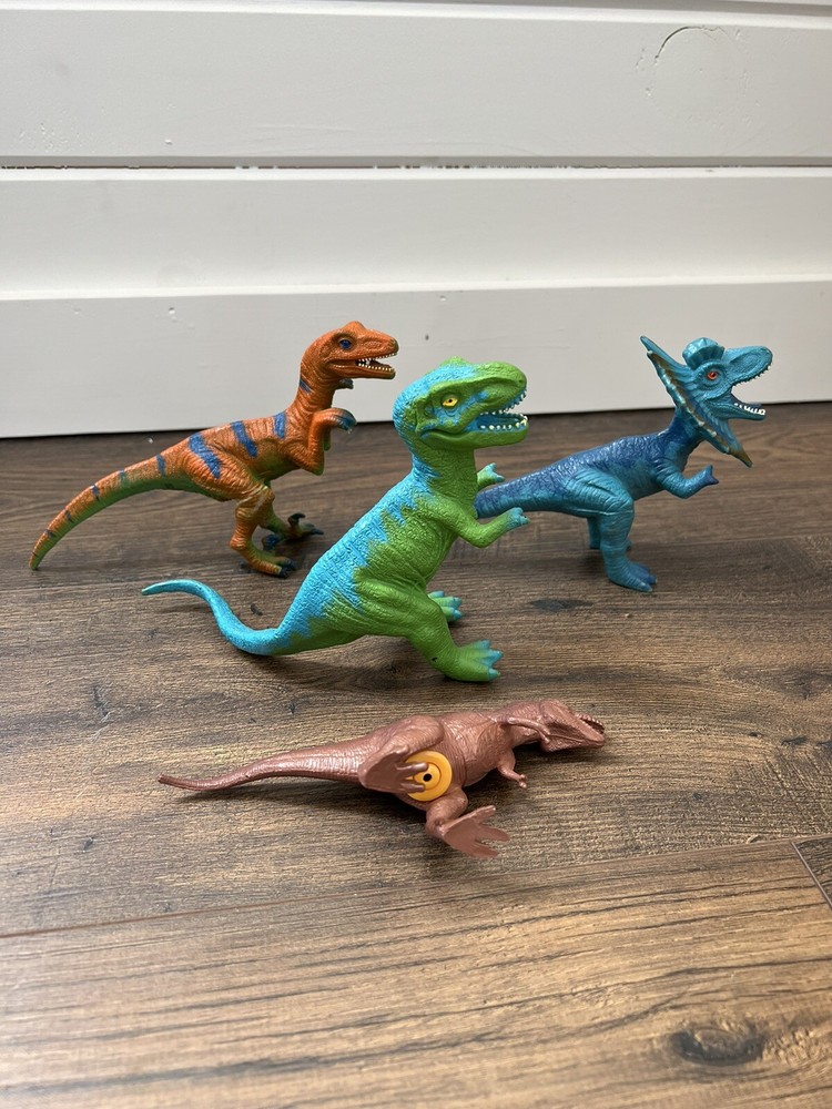 Dinosaur Toy LOT (4)