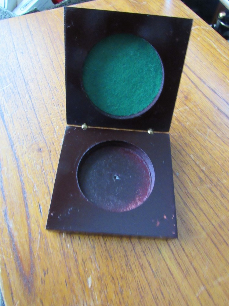 COMPASS BRONZE ON WOODEN BOX